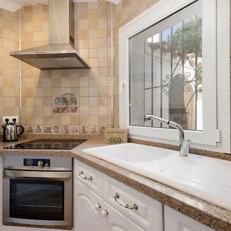 Cozy At The In Costabella, Holiday home Marbella