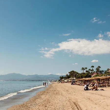 別荘 Cozy At The In Costabella,