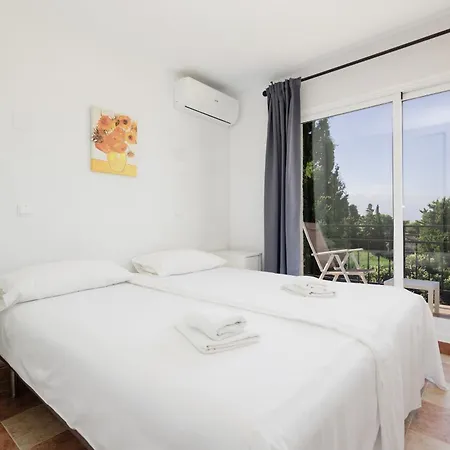 Cozy At The In Costabella, Feriehus Marbella