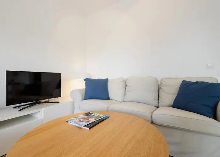 Будинок відпочинку Cozy At The In Costabella,